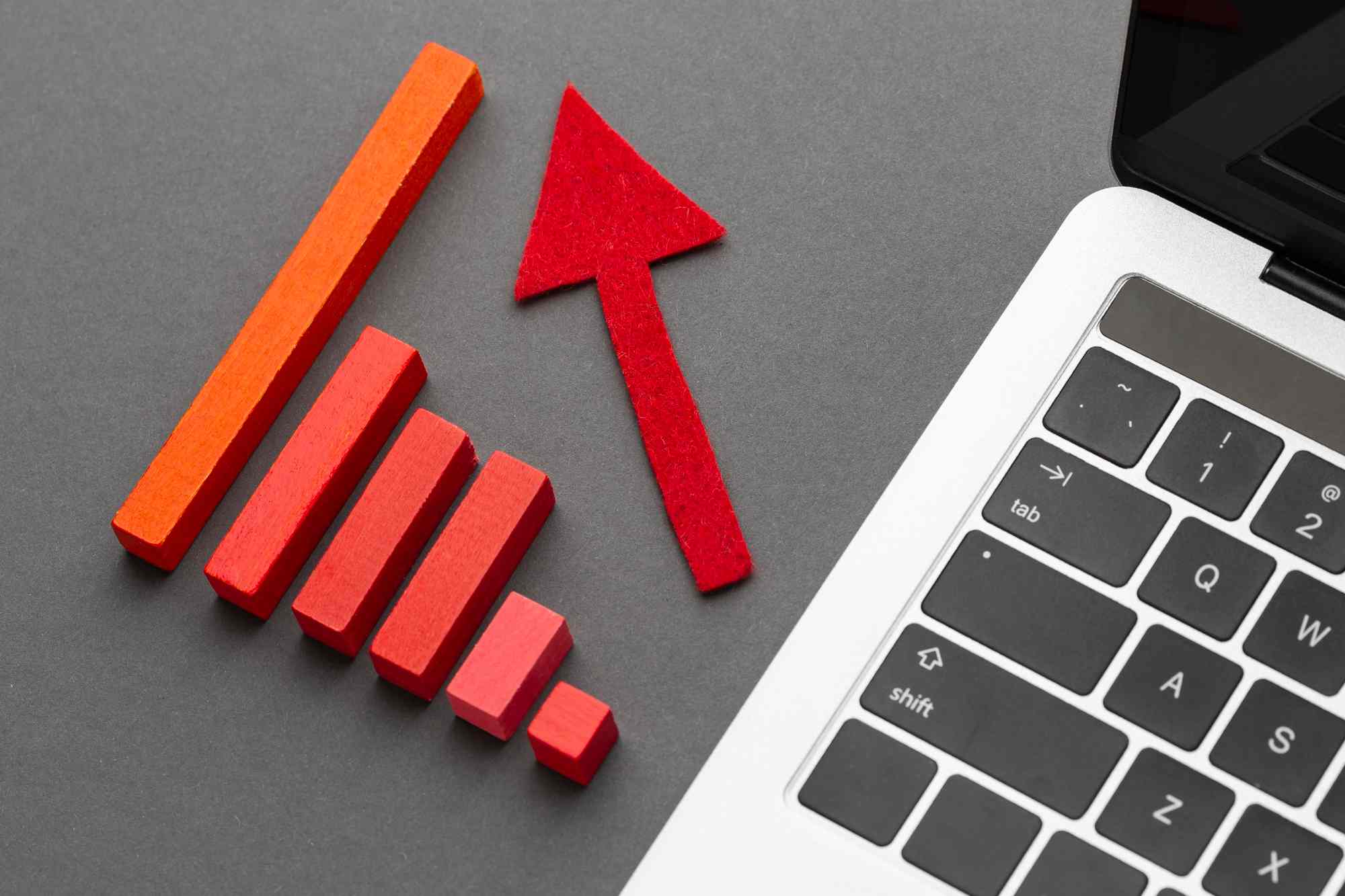 El BCE sube los tipos de interés al 2,5% mientras la inflación seguirá elevada hasta 2028